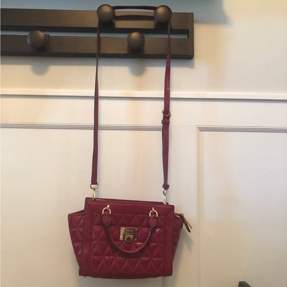 Beautiful New Michael Kors Red Patent Leather Vivianne Bag - Picture 10 of 13